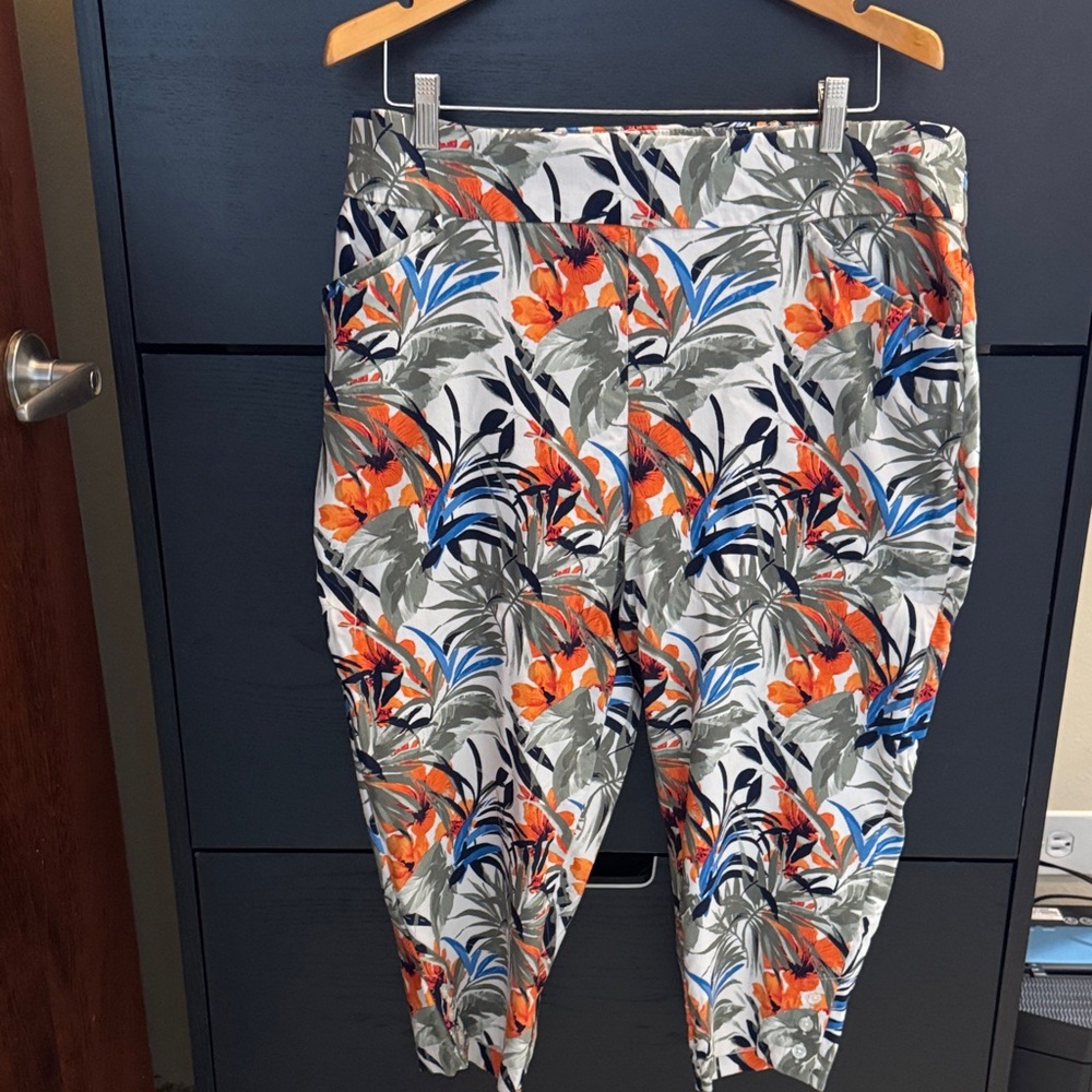 Chico's Perfect Stretch Tropical Print Pants